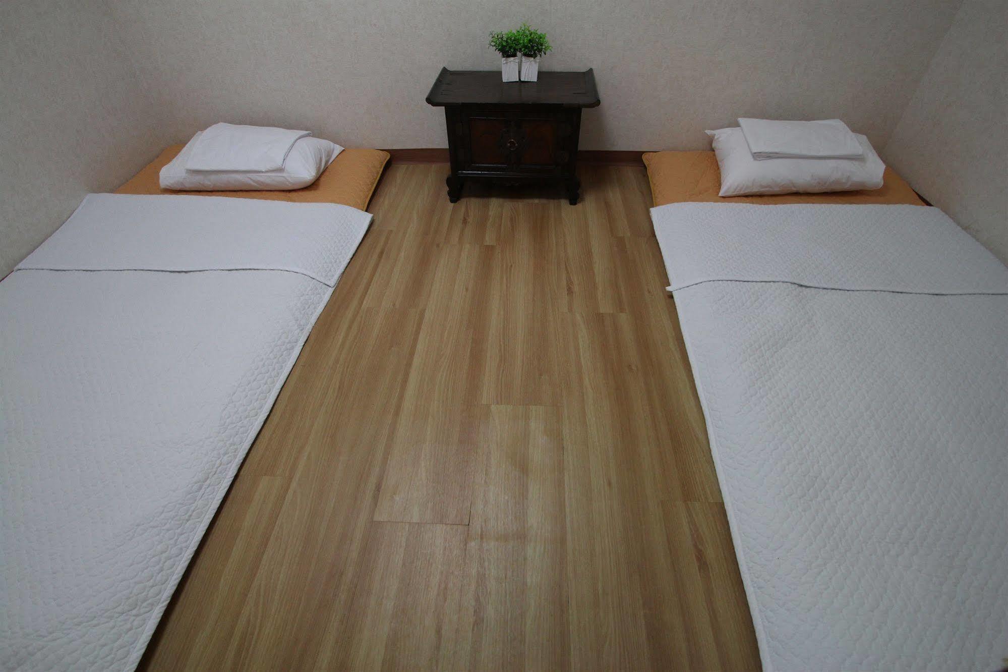 Icos Guesthouse 1 - Female Only Seoul Exterior foto