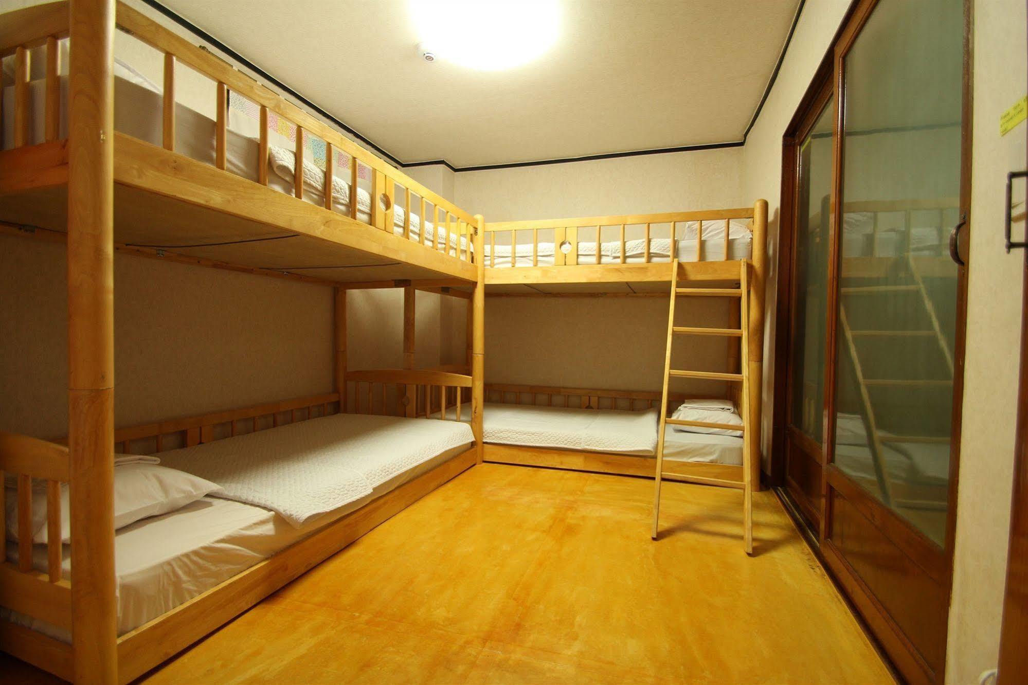 Icos Guesthouse 1 - Female Only Seoul Exterior foto