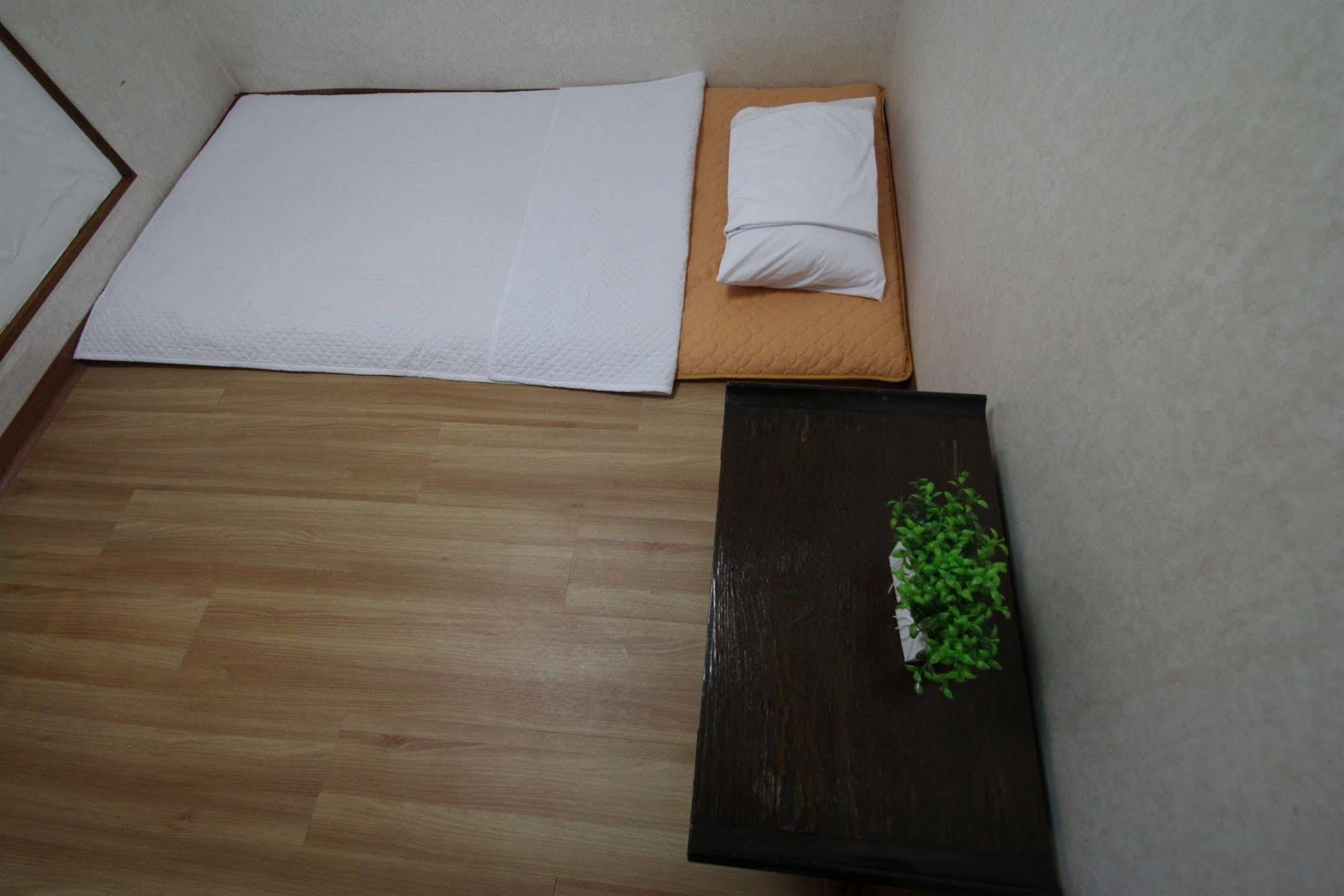 Icos Guesthouse 1 - Female Only Seoul Exterior foto