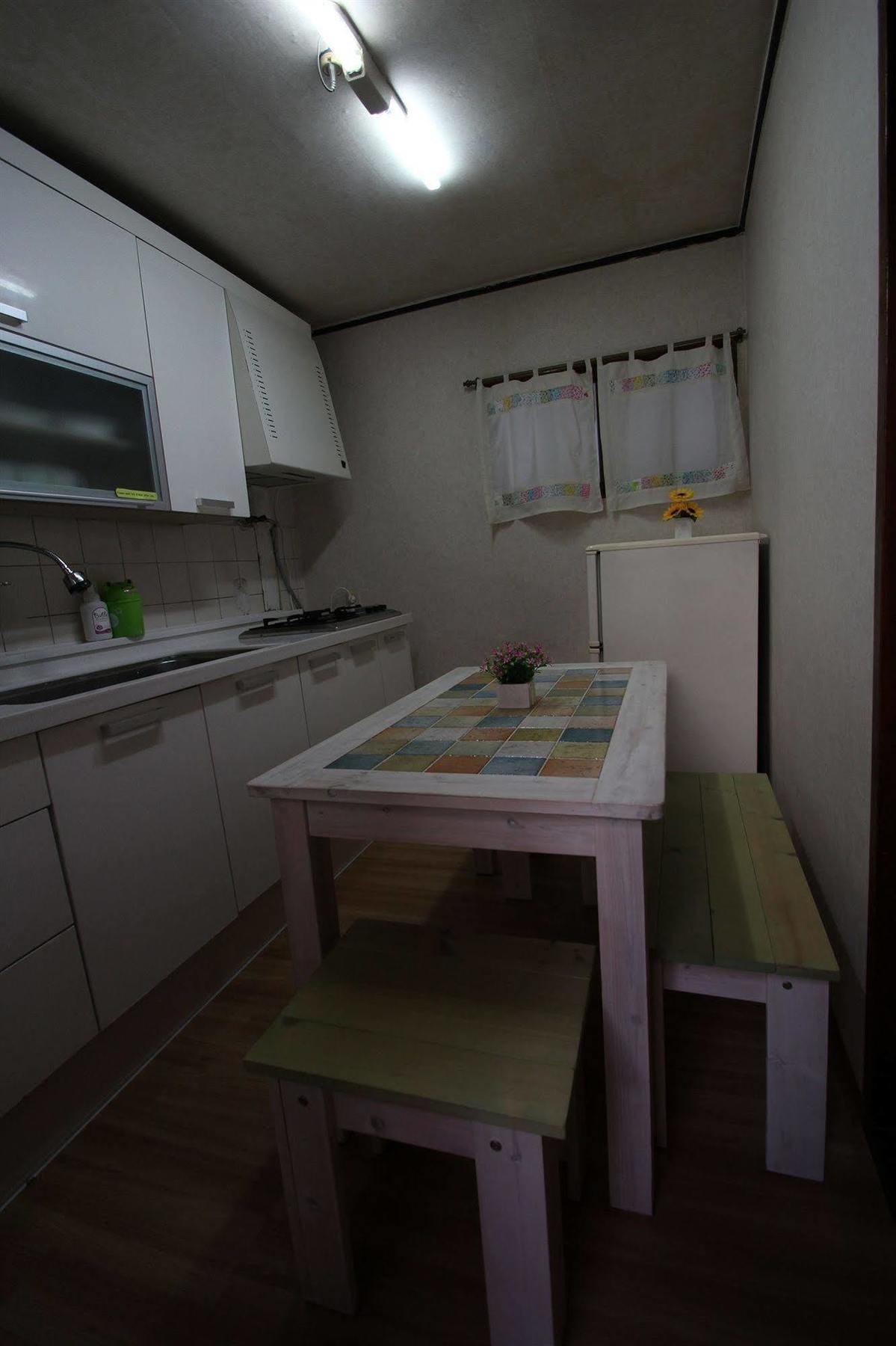 Icos Guesthouse 1 - Female Only Seoul Exterior foto